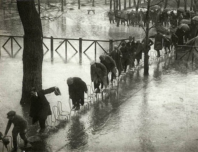 People in Paris avoid getting wet in the flood by stepping on a series of chairs in 1924 #History
