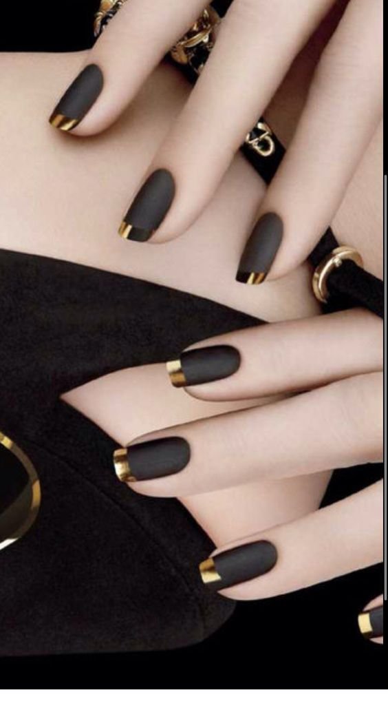 أكثر من 20 صورة لطلاء الأظافر #مانيكير أسود مزخرف بطريقة رائعة #ماكياج #بنات - صورة 4