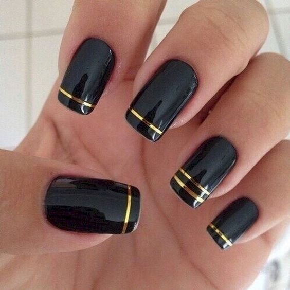 أكثر من 20 صورة لطلاء الأظافر #مانيكير أسود مزخرف بطريقة رائعة #ماكياج #بنات - صورة 18