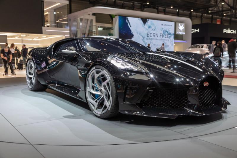 خبر متداول أن #رونالدو يشتري سيارة bugatti la voiture noire بقيمة ١٩ مليون دولار والتي صنع منها نسخه واحدة فقط #سيارات #مشاهير - صورة ١