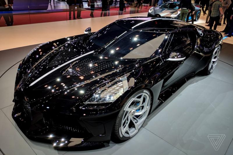 خبر متداول أن #رونالدو يشتري سيارة bugatti la voiture noire بقيمة ١٩ مليون دولار والتي صنع منها نسخه واحدة فقط #سيارات #مشاهير - صورة ٢