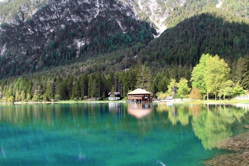 صور لـ #الدولوميت #ماء #بحيرة_جبال_الألب #تارن #بحيرة