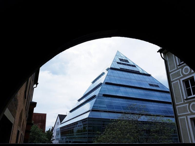 صور لـ #هندسة_معمارية #مكتبة #بناء #أولم #هرم