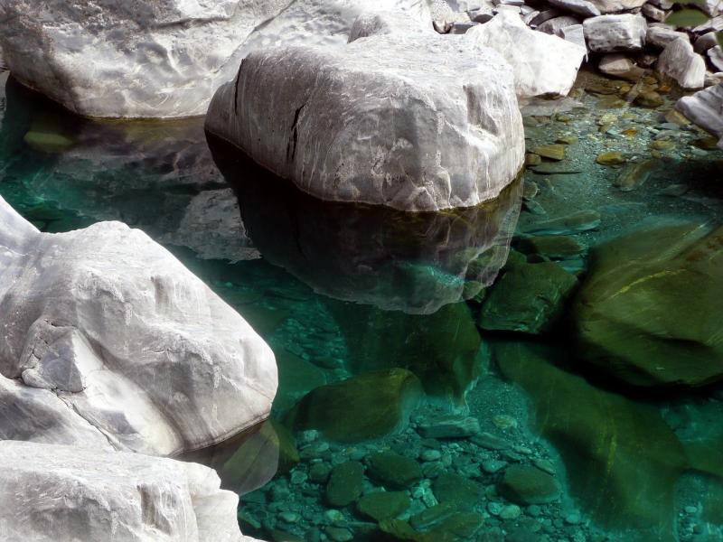 صور لـ #صخرة #مياه_بيضاء #فيروز #واضح