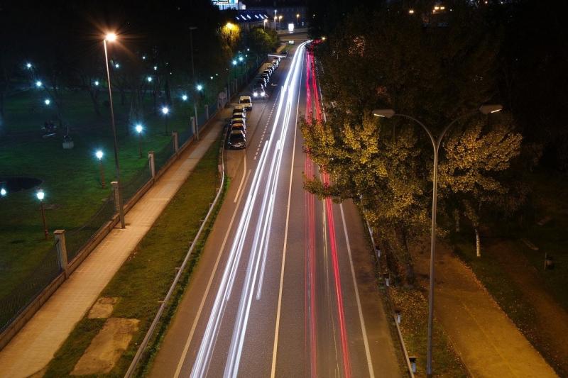 صور لـ #سيارات #حركة_المرور #الشوارع #الطرق #المصابيح_الأمامية