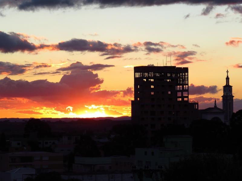 صور تحتوي #بناء #المساء #بواسطة_غروب_الشمس #كنيسة