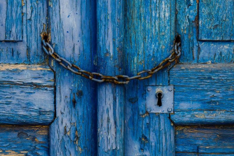 صور لـ #خشبي #صدئ #أزرق #مسن #ثقب_المفتاح #سلسلة #الباب_ال#قديم