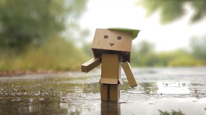 صور تحتوي #تمثال_صغير #Danboard #عروسه_لعبه #تمطر #قطرات #دقيق