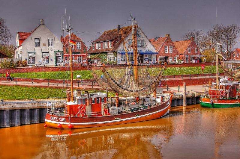 صور لـ #Greetsiel_من #سفينة #قاطعة #ميناء #بحر_الشمال