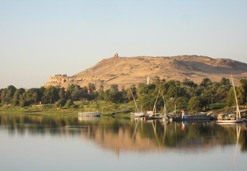 صور لـ #نهر #نيل #مصر #صحراء #ضفة_النهر