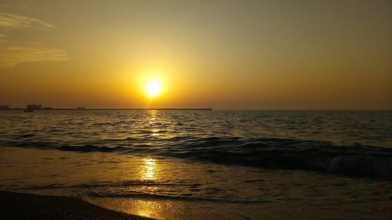 صور لـ #غروب_الشمس #أمواج #بحر #غروب #الجزائر