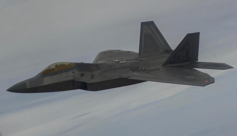 صور لـ #رابتور #طائرة_مقاتلة #تسلل #F-22 #طائرة_نفاثة