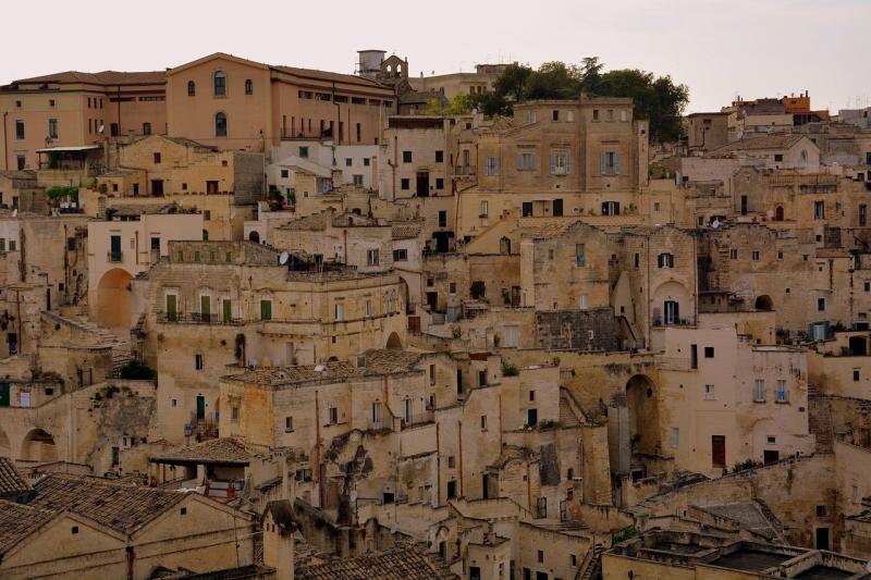 صور تحتوي #منازل #إيطاليا #ماتيرا #هندسة_معمارية #مؤرخ #قديم
