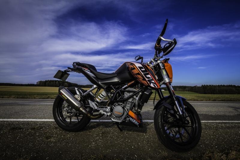 صور لـ #البرتقالي #سماء #المناظر_الطبيعيه #KTM #الطريق #دراجة_نارية #بواسطة