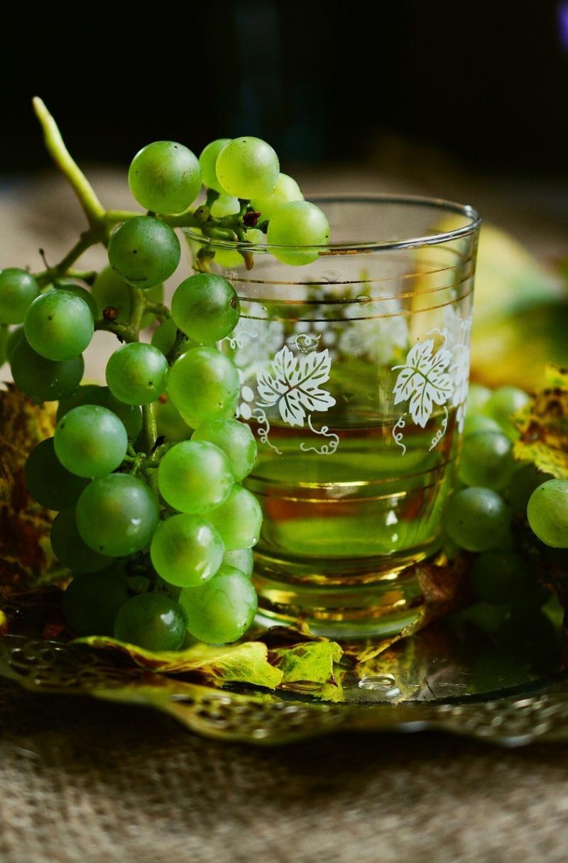 صور لـ #كأس_نبيذ #عنب #نبيذ #النبيذ_الأبيض #فاكهة