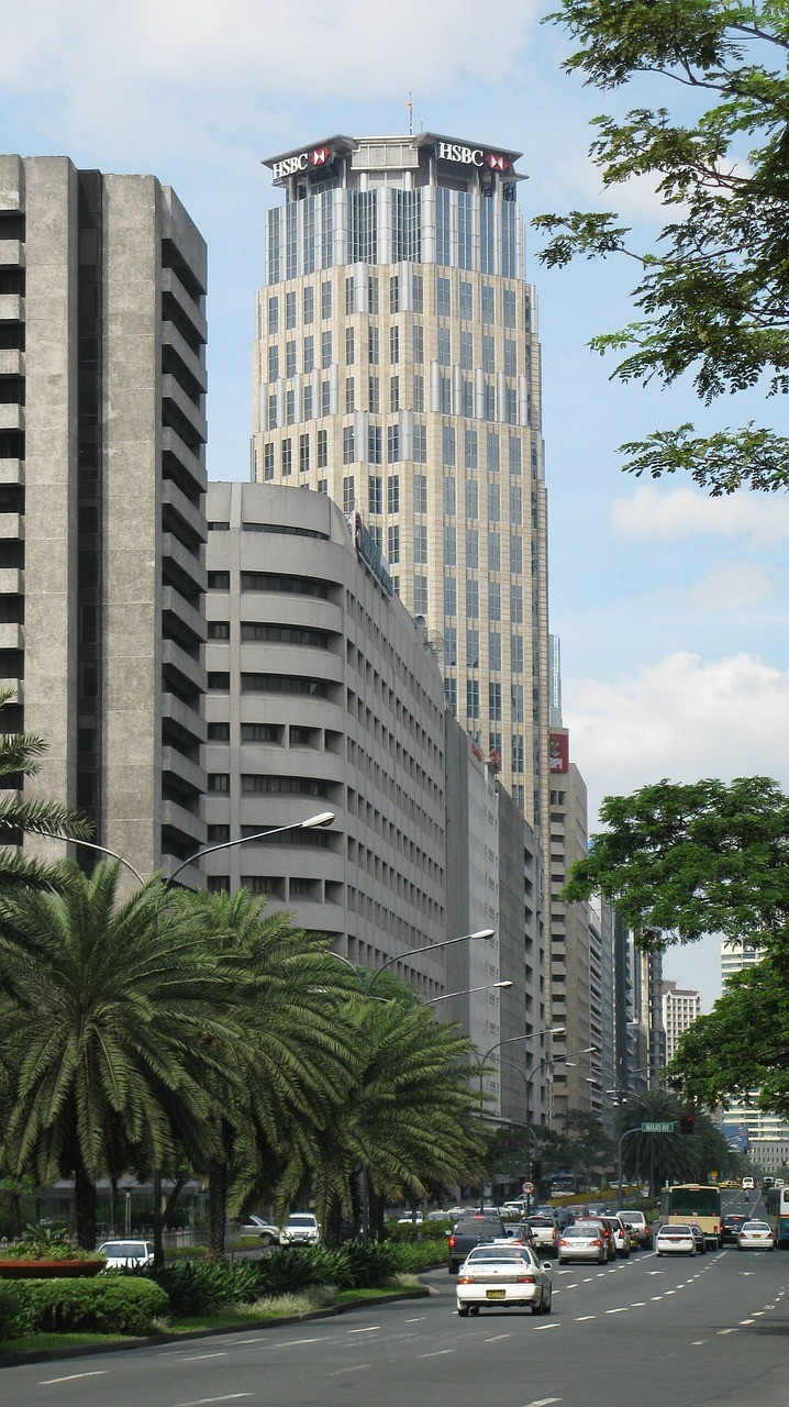 صور تحتوي #شارع #الفلبين #خط_السماء #هندسة_معمارية #مدينة