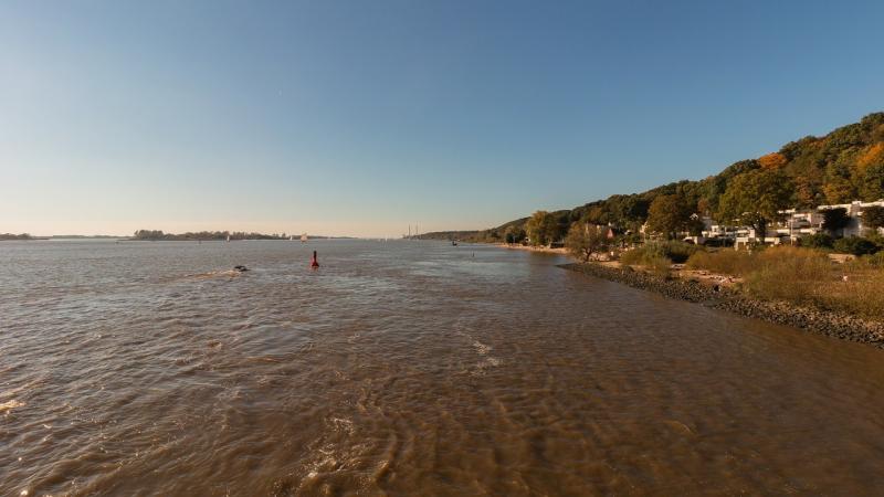 صور لـ #إلبه #شاطئ_إلبه #نهر #ماء #Blankenese #هامبورغ