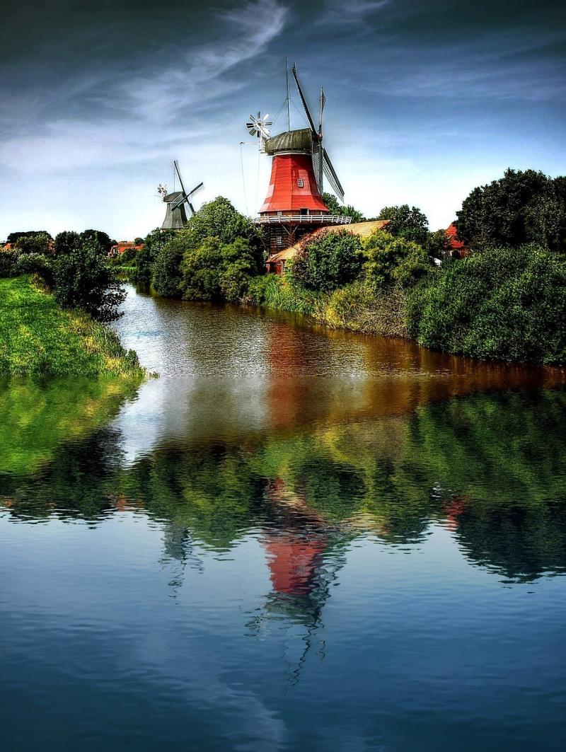 صور لـ #مياه #سماء #المطاحن #انعكاس #Greetsiel_من #فريزيا_الشرقية