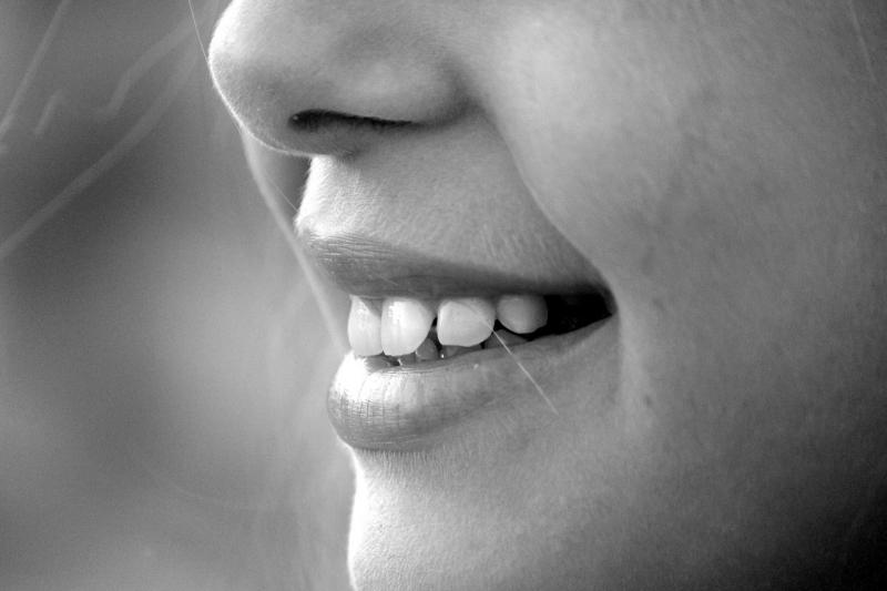 صور تحتوي #أسنان #أنف #ابتسامة #يضحك #فم #فتاة_صغيرة #ذقن
