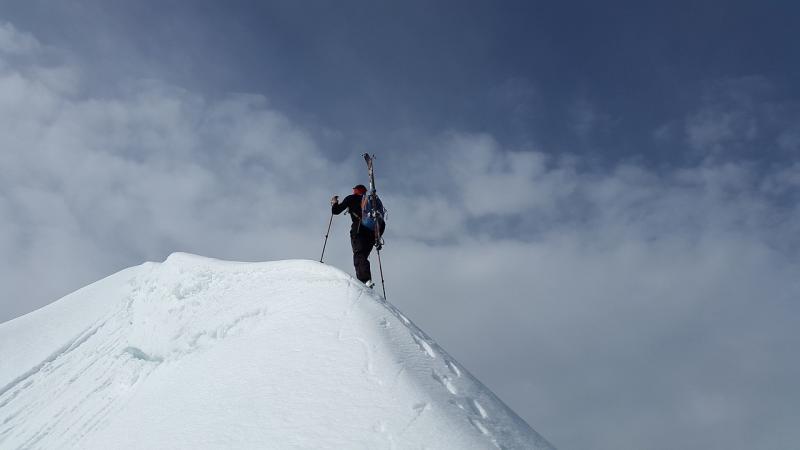 صور تحتوي #Backcountry_Skiiing #تسلق_الجبال #قمة