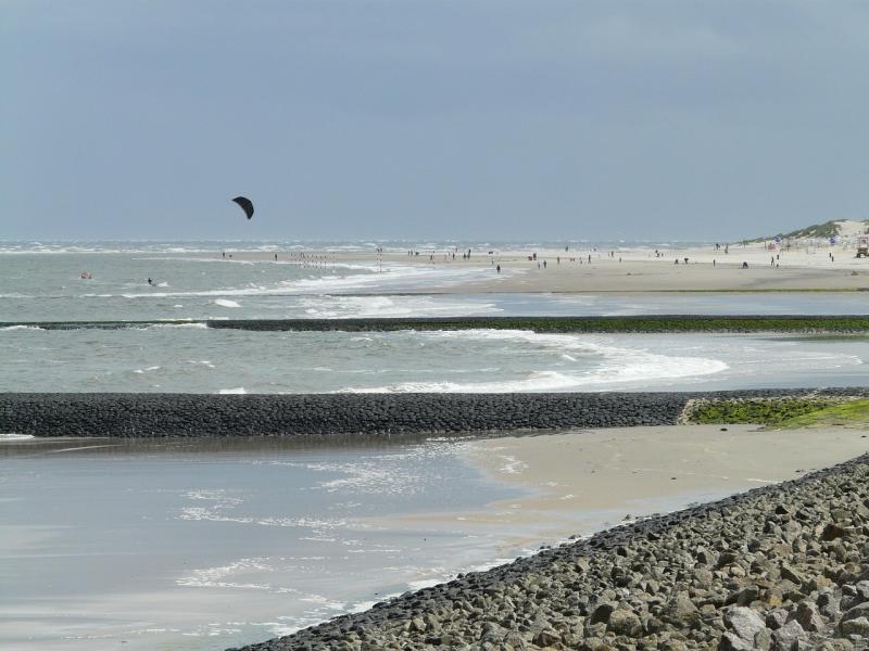 صور تحتوي #بحر_الشمال #Baltrum #موجة #بشري #ريح #شاطئ_بحر #بحر