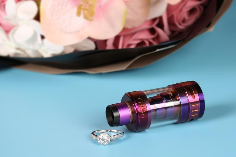 صور لـ #السيجارة_الإلكترونية #صرخة #Vaping #مضيف