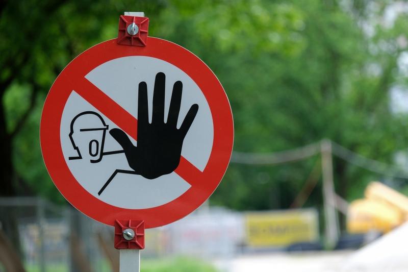 صور تحتوي #حاجز #موقع #Warnschild #درع #أعمال_بناء