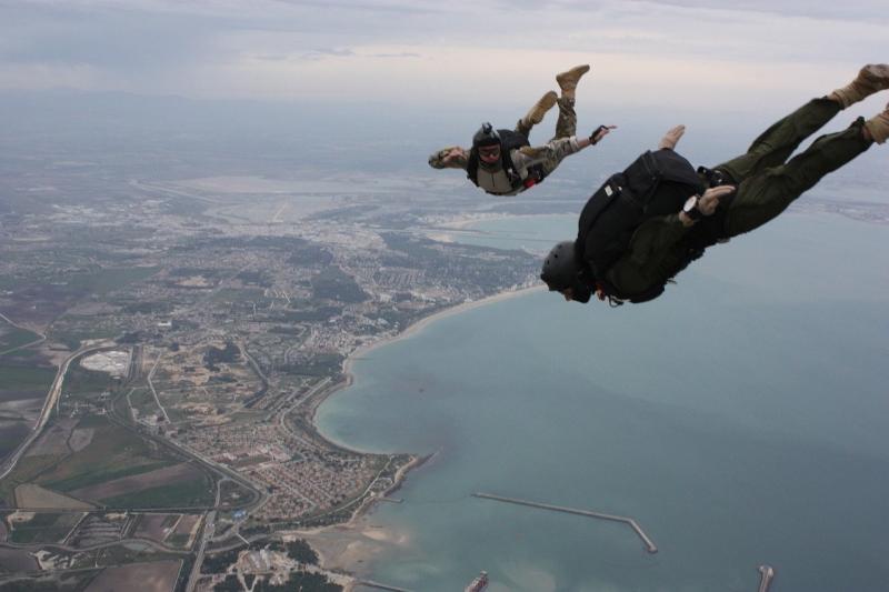 صور لـ #القفز_بالمظلة #ارتفاع_عالي #هبوط #الانتقال_السريع_ل #القفز_بالمظلات