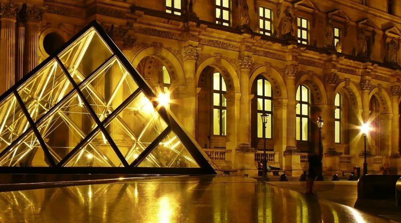صور لـ #هندسة_معمارية #باريس #الهرم_الزجاجي #متحف_اللوفر #متحف