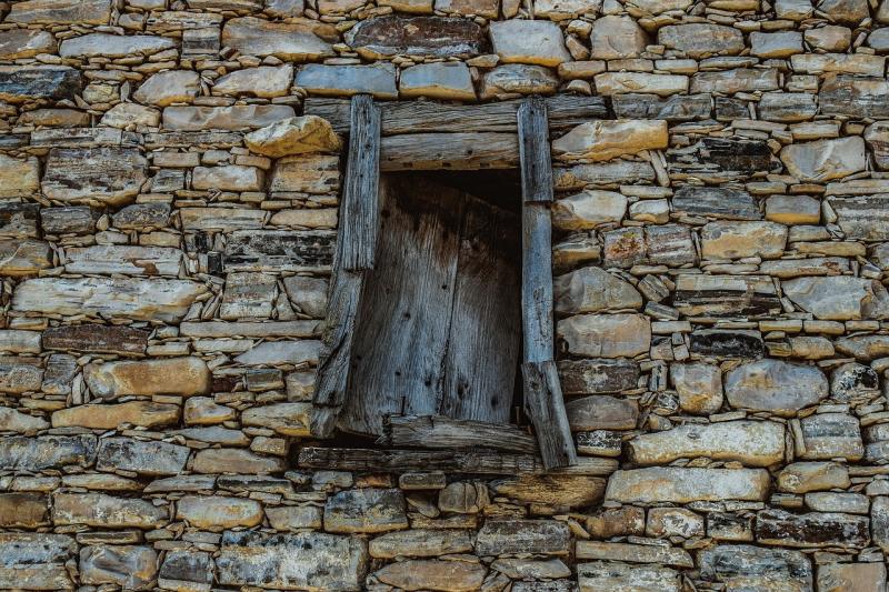 صور لـ #قديم #صدئ #تسوس #دمر #البس__ارتداء #نافذة_او_شباك #صدىء #مهترىء