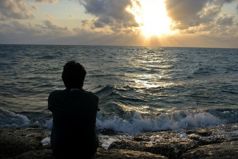 صور لـ #بحر #غروب_الشمس #صبي #Sillhouette #سماء