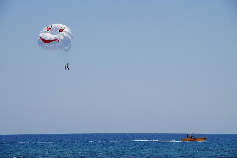 صور لـ #مرح #التزلج_الهوائي #بحر #رياضة_مائية #بالمظلات
