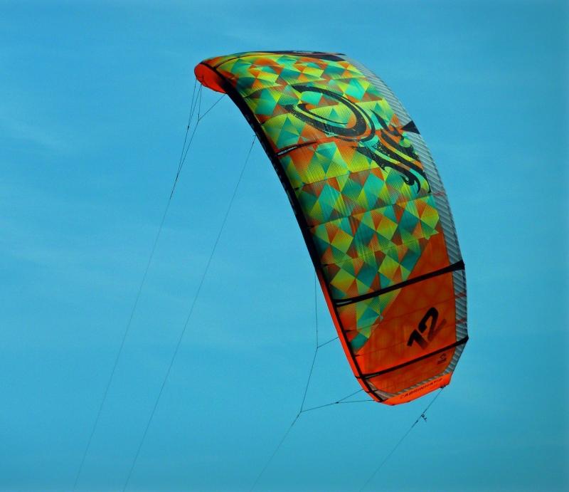 صور لـ #رياضة #سماء #Kitesurfer #الطيران_الورقي #ركوب_الامواج_بالطائرة_الورقية #طائرة_ورقية