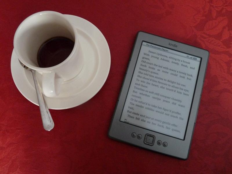 صور لـ #E-كتاب #قراءة #الأدب #E-قارئ #أضرم #قهوة
