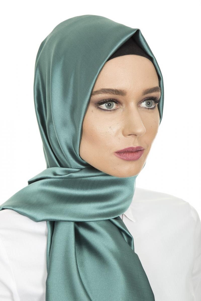 صور لـ #نموذج #وشاح #النساء #شعر_طويل #شعر #الحجاب