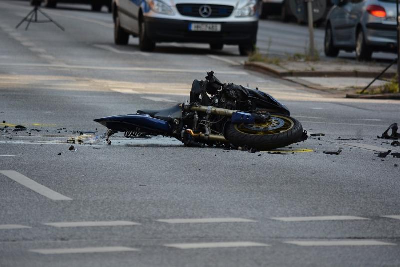 صور لـ #حادث #حركة_المرور #خطر #الموت #الطريق #دراجة_نارية