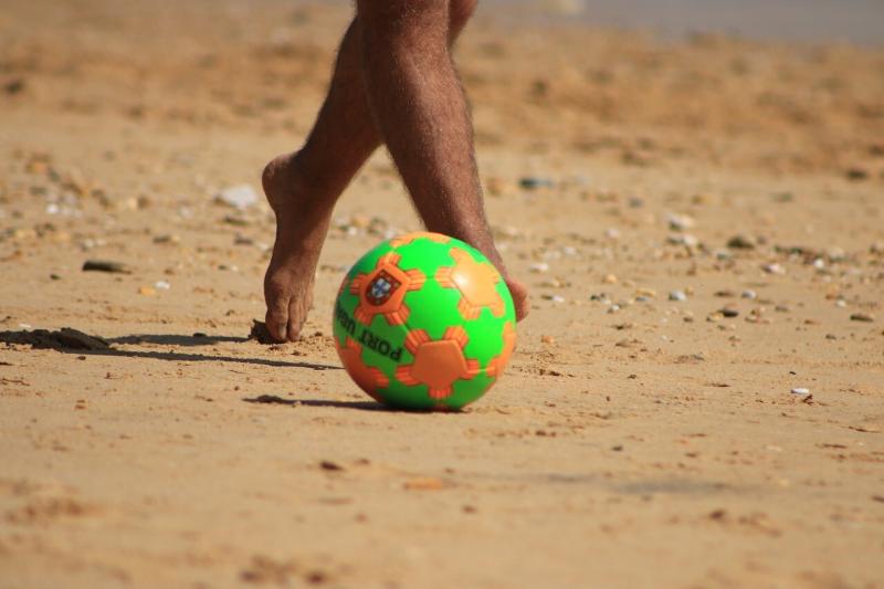 صور لـ #لعب #كرة #رمل #شاطئ_بحر #الهدوء_والطمأنينة #لعبه #بيرا_مار