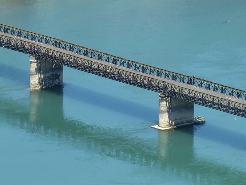 صور لـ #ألبانيا #نهر #جسر #البلقان #بناء
