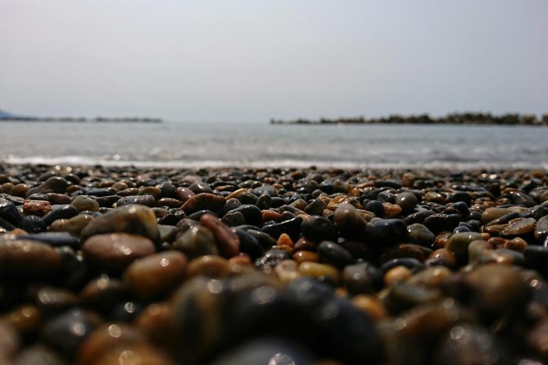 صور لـ #الحصى #بحر #شاطئ_بحر #المناظر_الطبيعيه #طبيعي____صفة #موجة #حجر