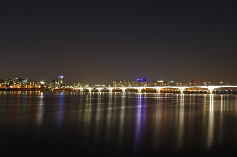 صور لـ #ليلة_الرؤية #التصوير_الليلي #نهر_هان #جسر #سيول