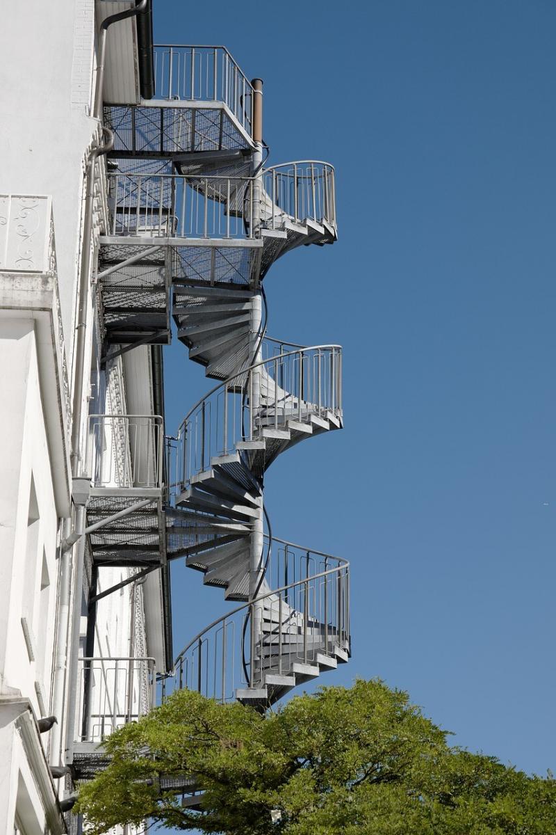 صور لـ #درج_حلزوني #هندسة_معمارية #درج #منزل