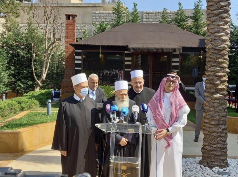 مشاهد من زيارات مسؤولين لبنانيين لخيمة وضعها السفير السعودي في #لبنان #بيروت #السعودية - 4