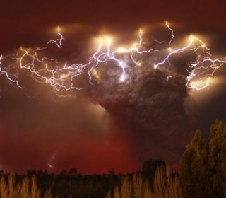 Lightning flashes around the ash plume of the Puyehue-Cordon Caulle #Nature