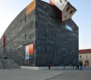 Amazing Buildings - Erwin Wurm House Attack (Viena, Austria)