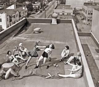 Women boxing on a roof in the 1930s #History